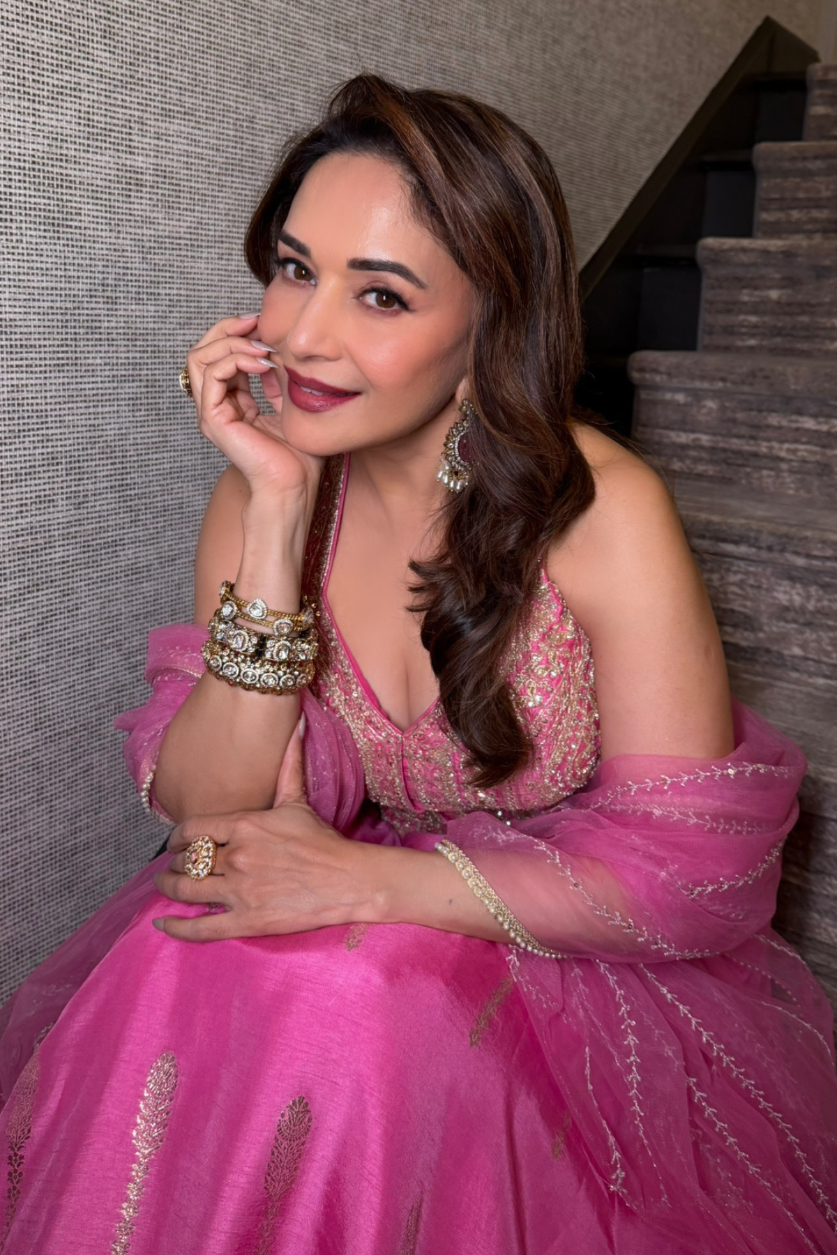 MADHURI DIXIT IN PINK AMAL
– Chamee and...