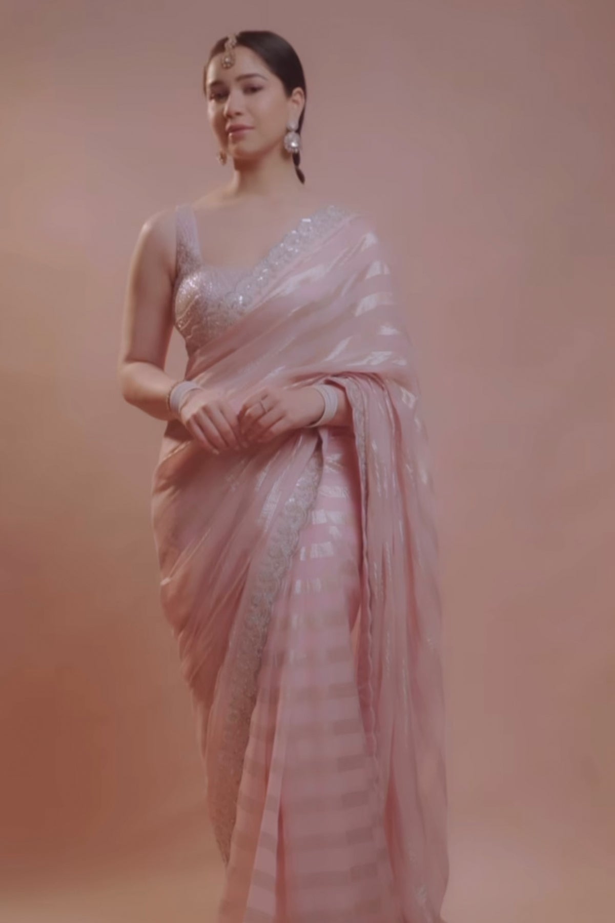 Sara Tendulkar in Radhika Saree
– Chamee...