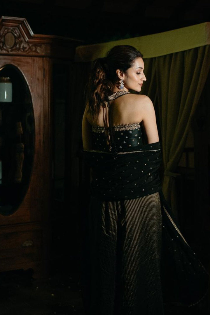 Trisha Krishnan in Black Naina