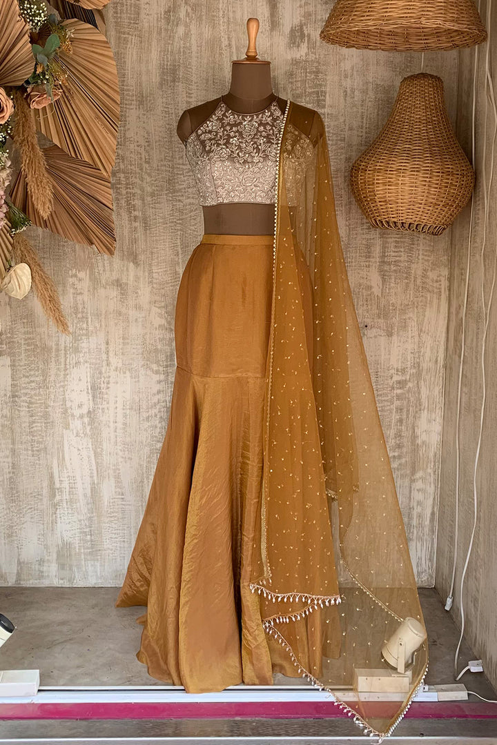 GOLD FIT AND FLARED SKIRT SET