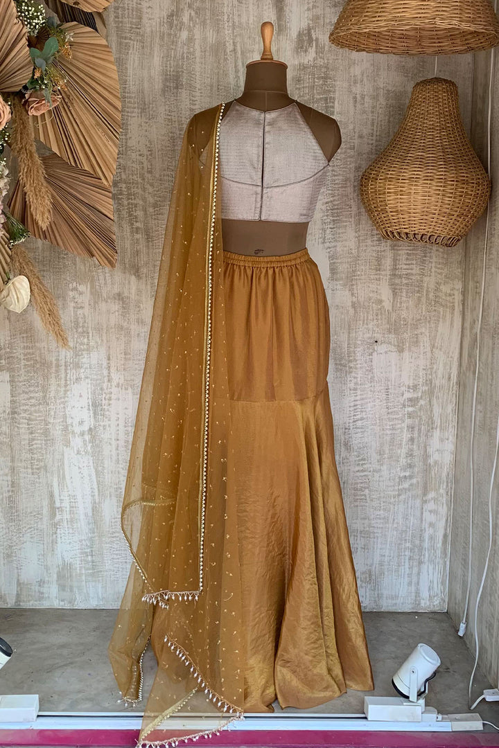 GOLD FIT AND FLARED SKIRT SET
