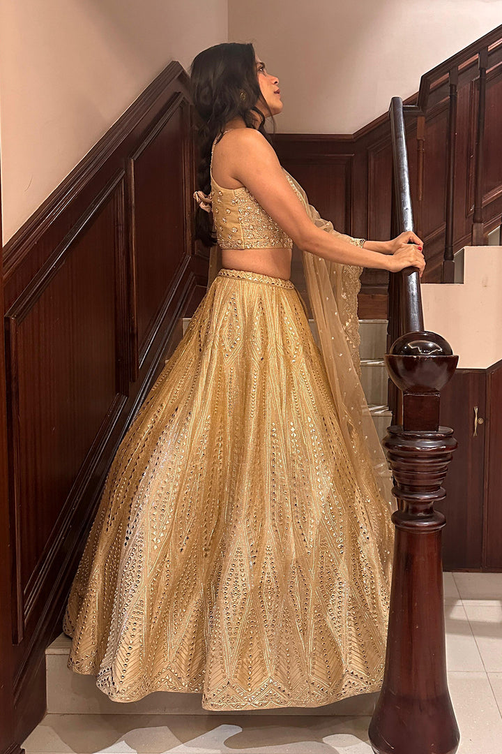 Srishti Shrivastava in Mia Gold