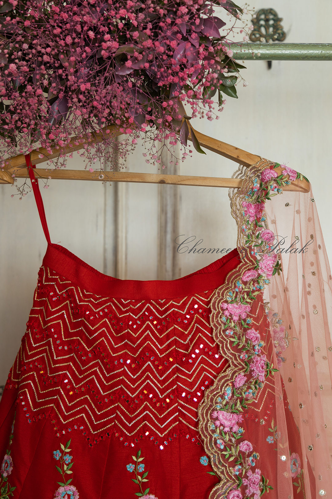 Humming bird red